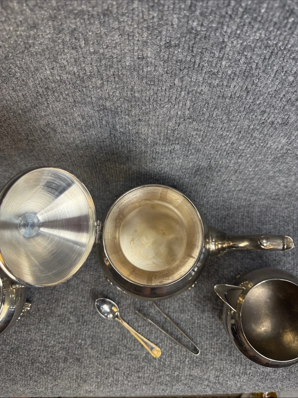 Silver plated, unmarked set: teapot, creamer, sugar bowl - Very Nice!